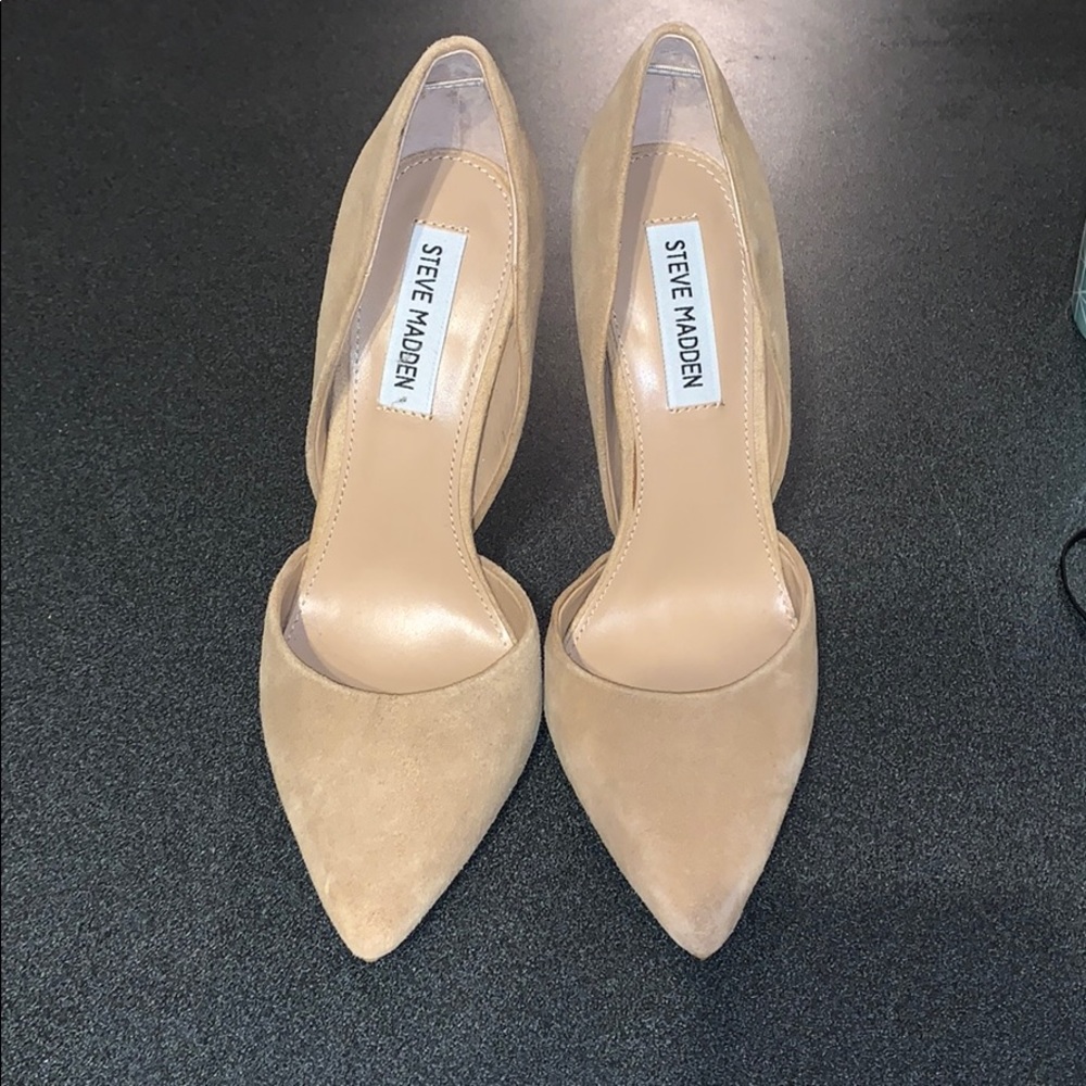 Brand new never worn Steve Madden suede pumps
